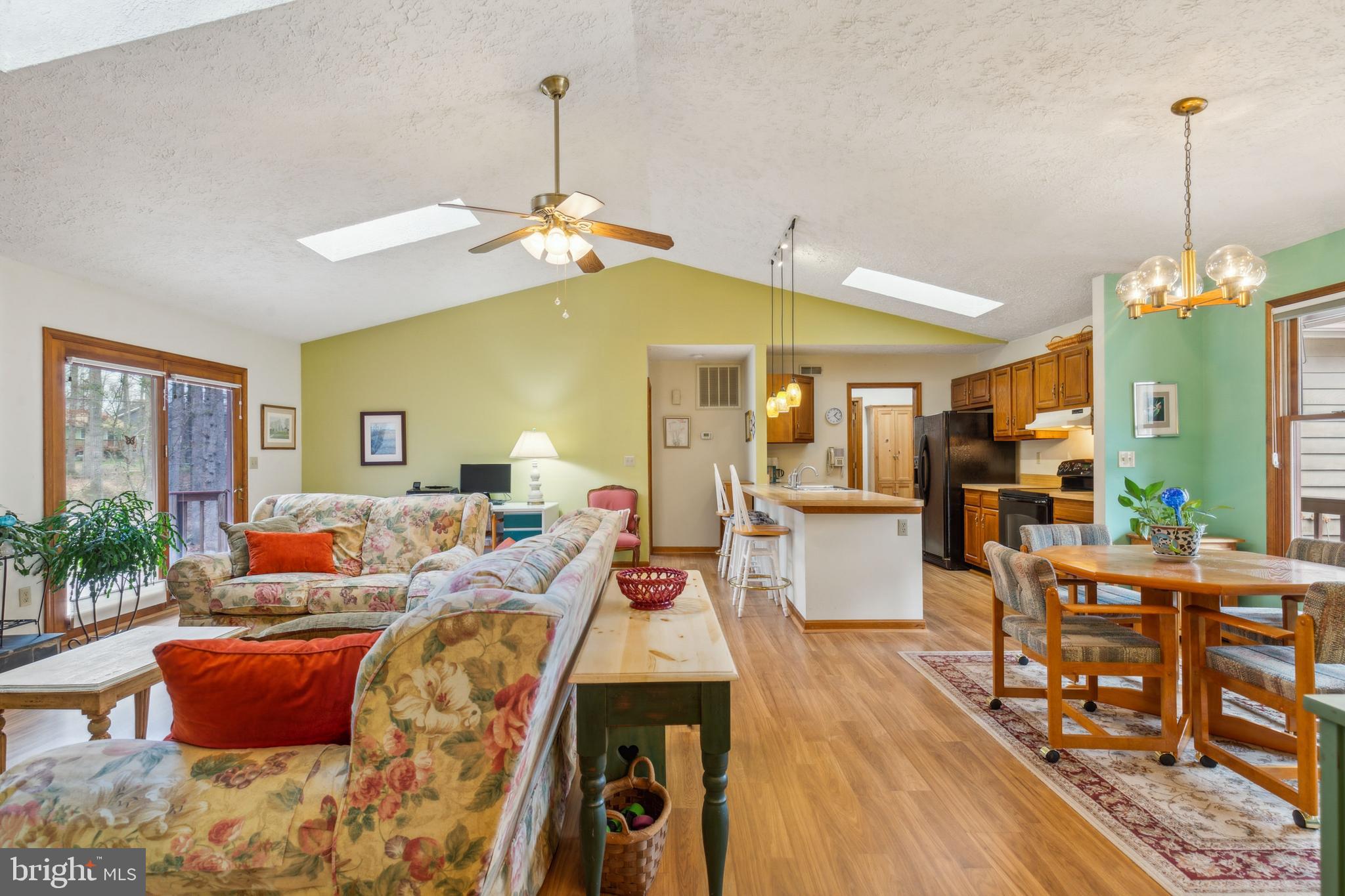 732 Lakeview Pkwy