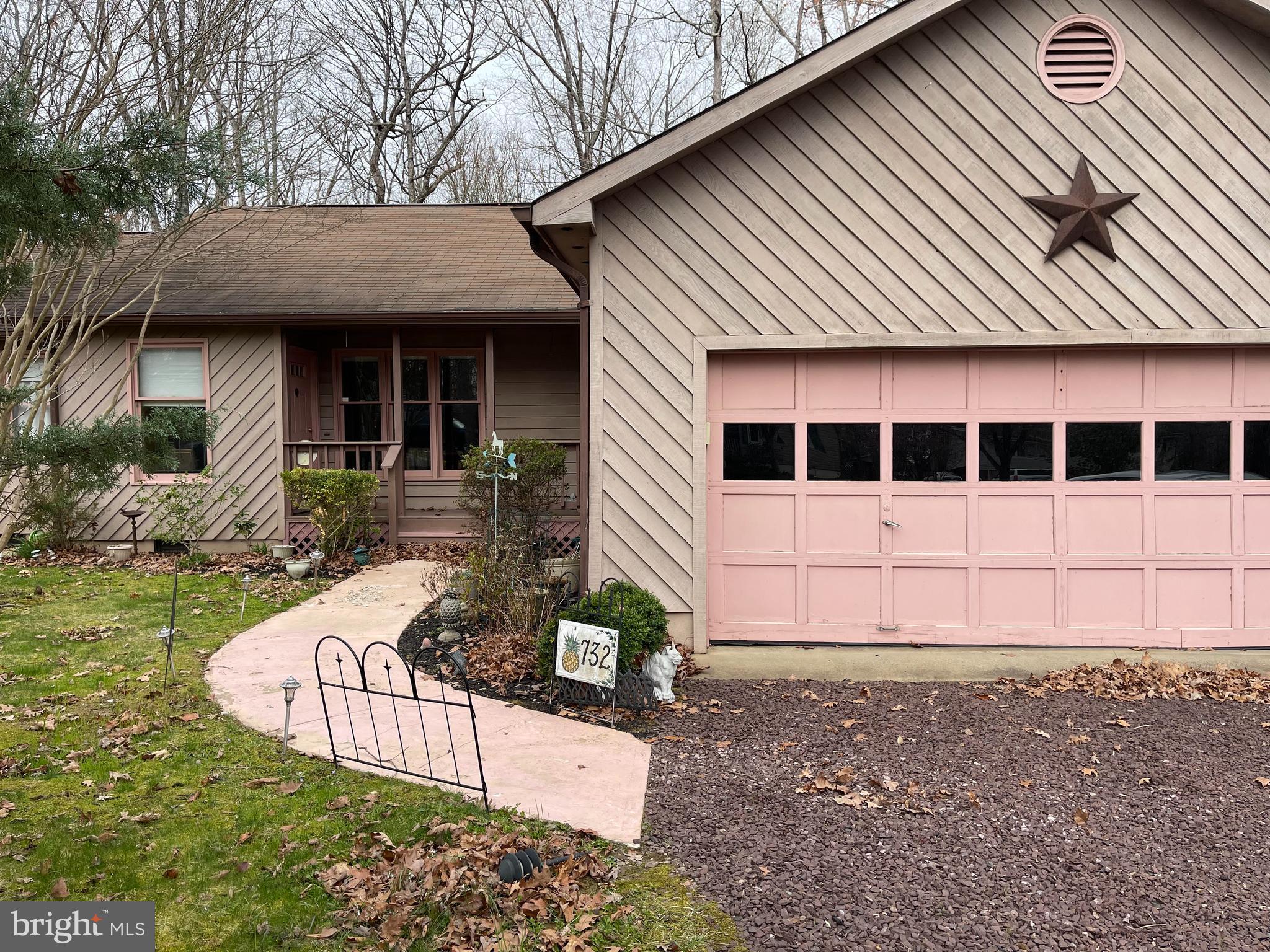 732 Lakeview Pkwy