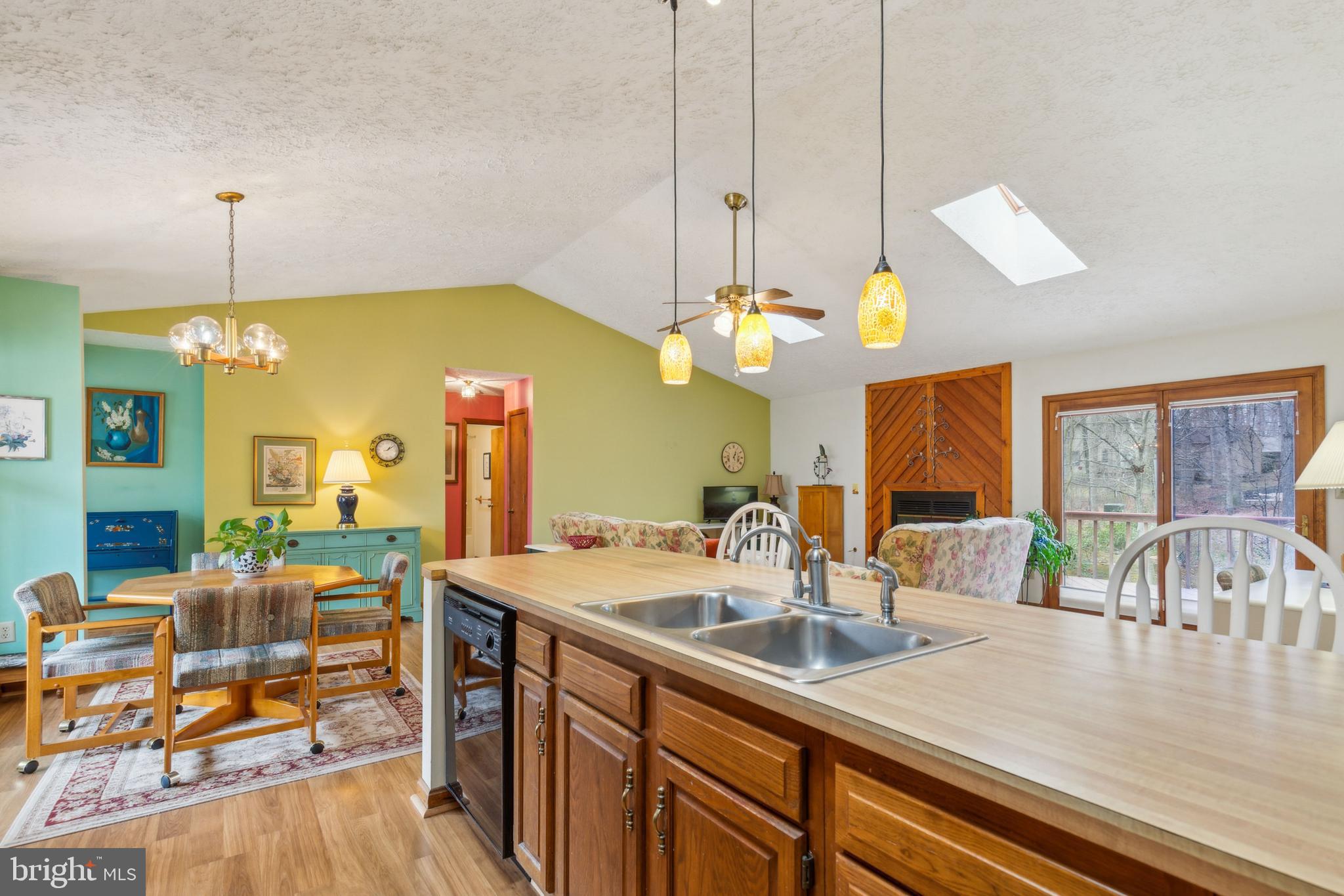 732 Lakeview Pkwy