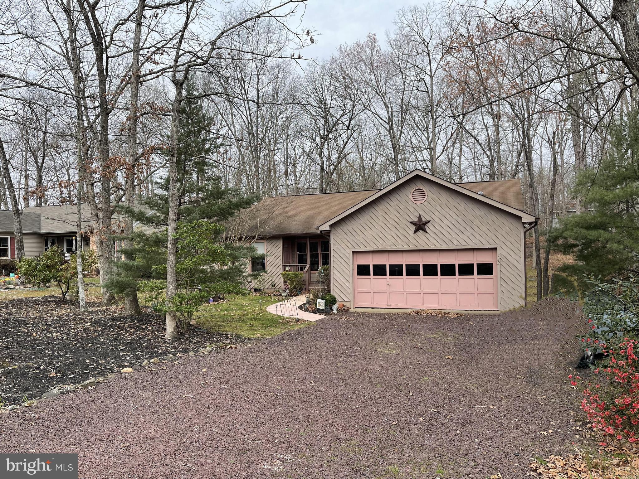 732 Lakeview Pkwy