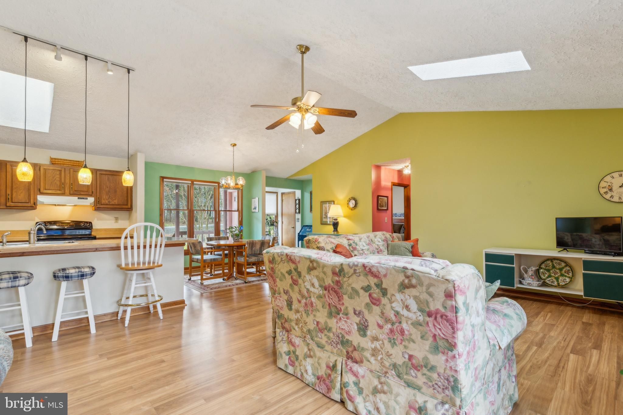 732 Lakeview Pkwy