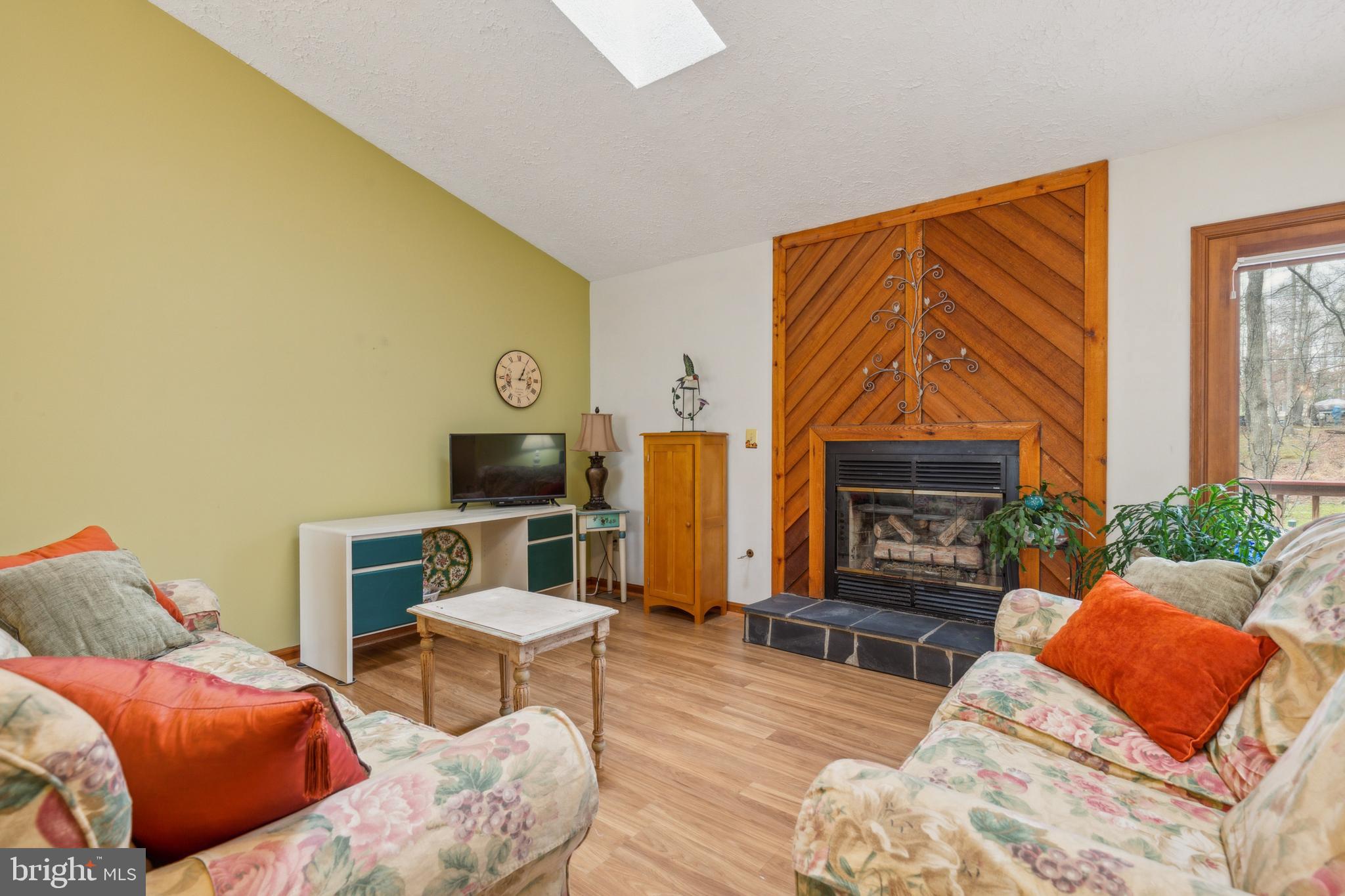732 Lakeview Pkwy