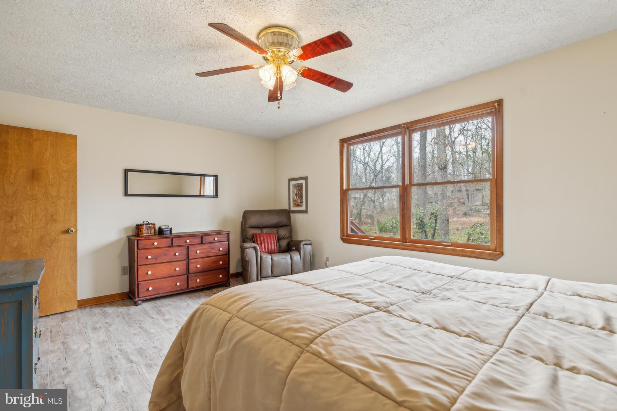 732 Lakeview Pkwy