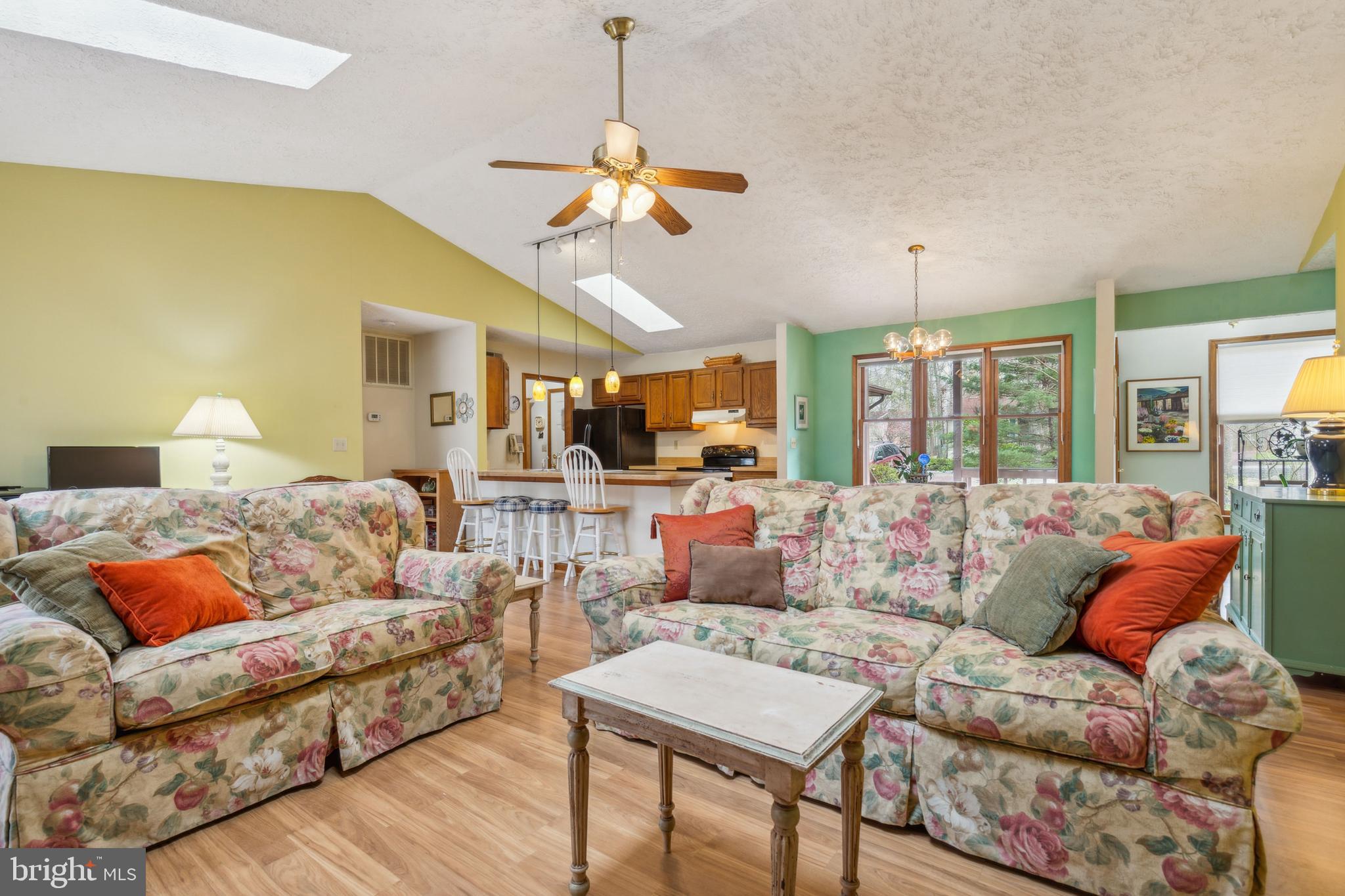 732 Lakeview Pkwy