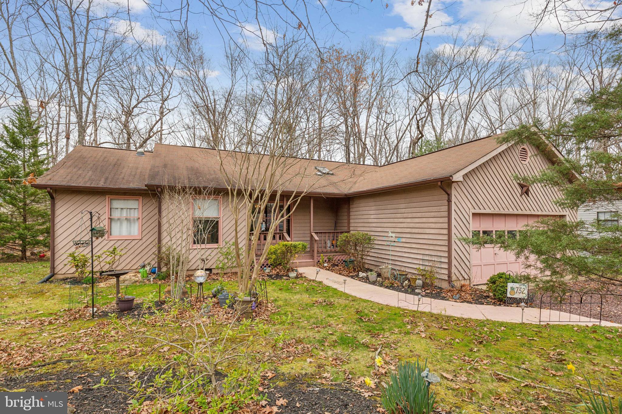 732 Lakeview Pkwy