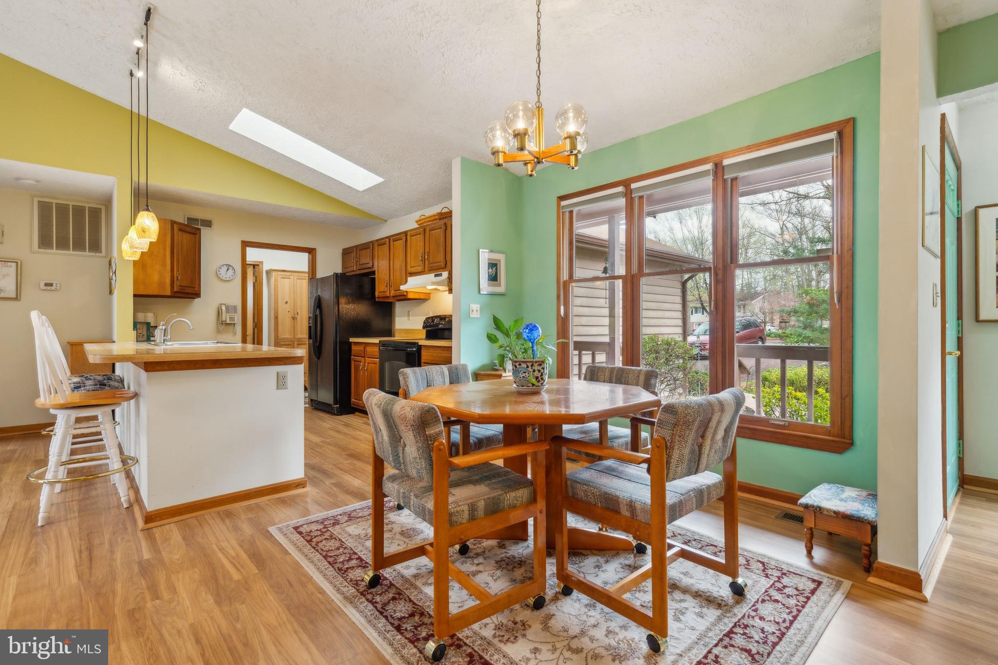 732 Lakeview Pkwy