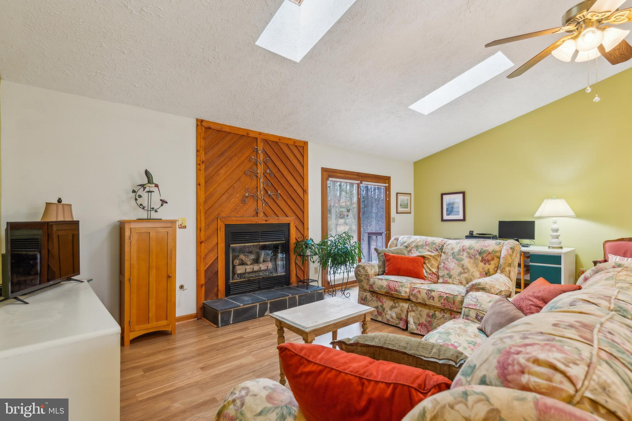 732 Lakeview Pkwy