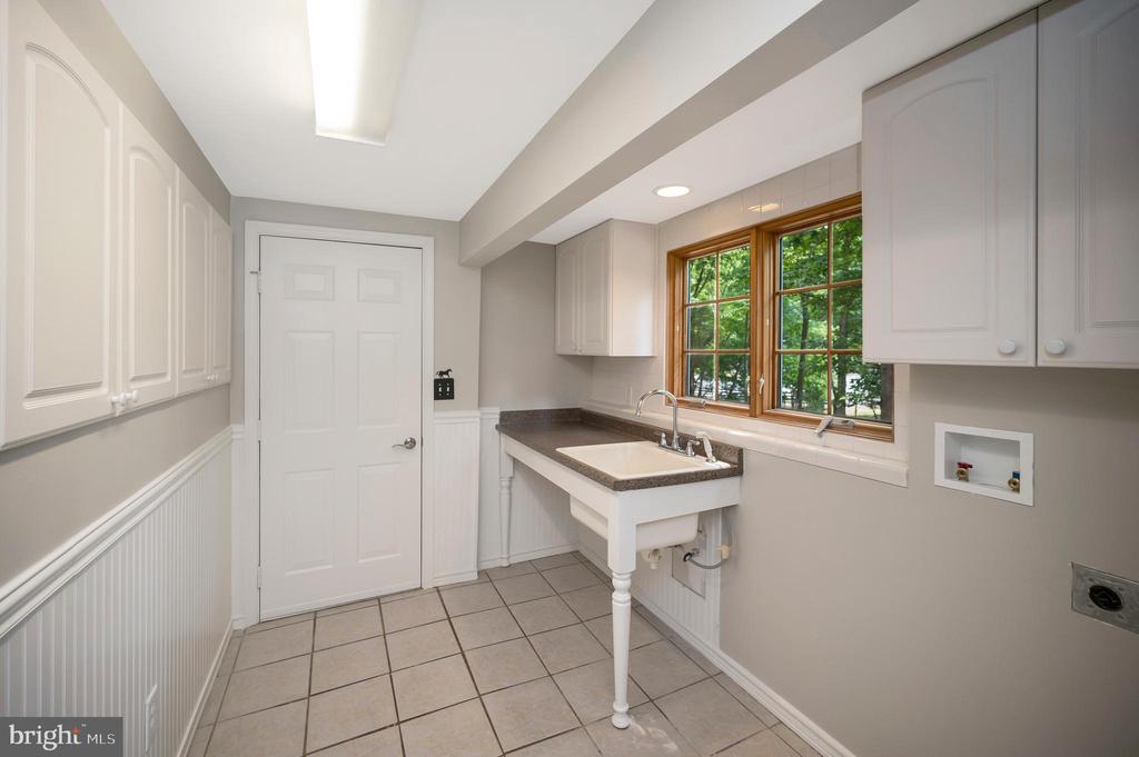 3608 Lakeview Pkwy