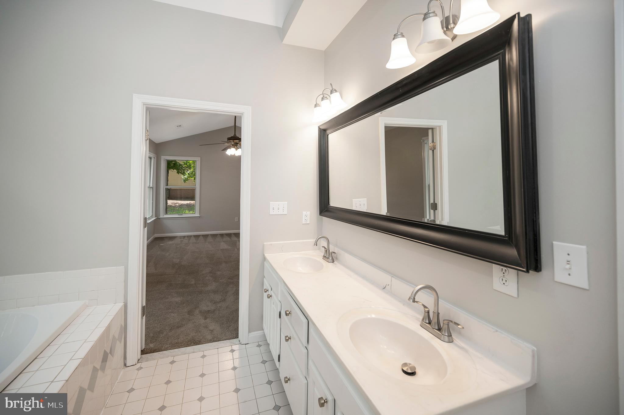 3608 Lakeview Pkwy