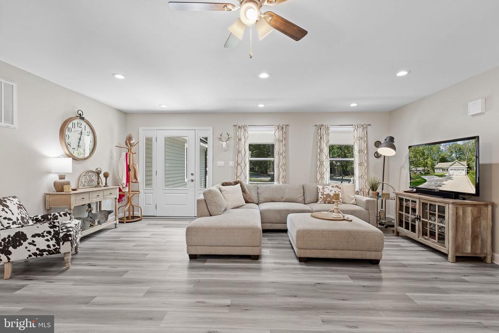 110 Carriage Ct