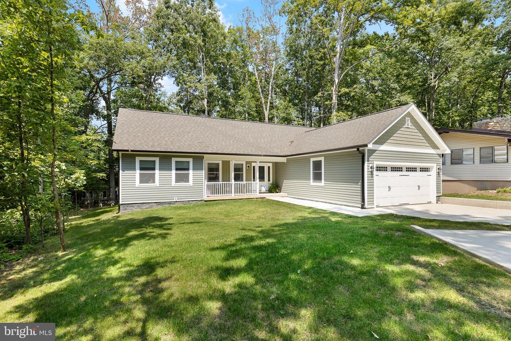 110 Carriage Ct