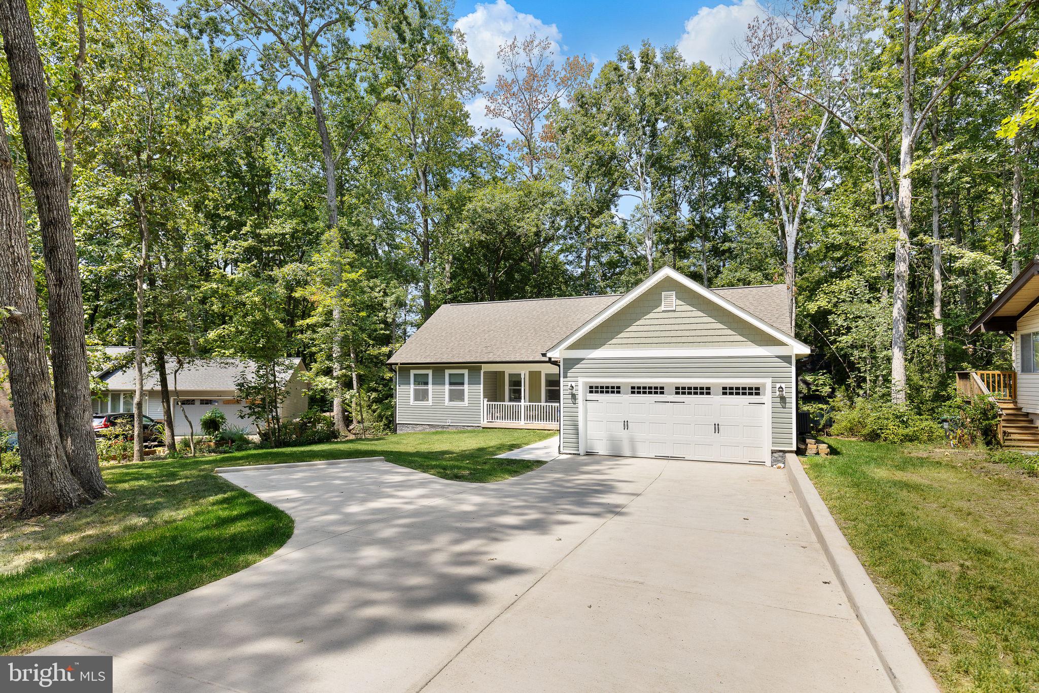 110 Carriage Ct