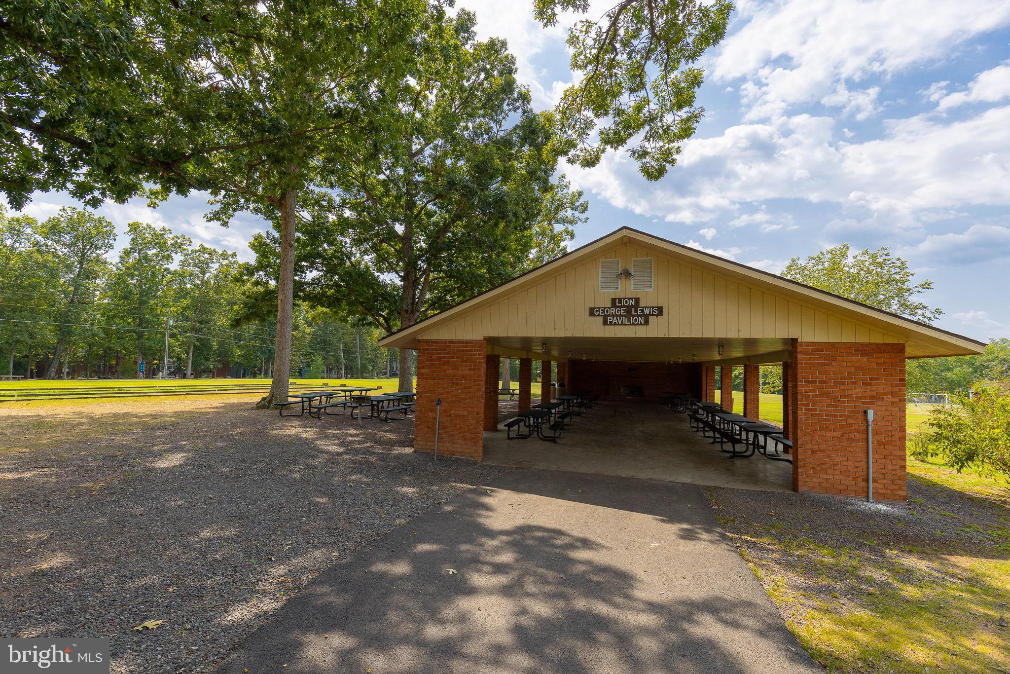 110 Carriage Ct