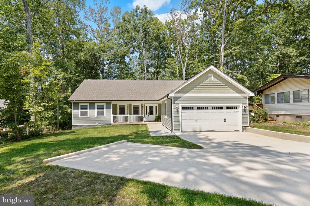 110 Carriage Ct