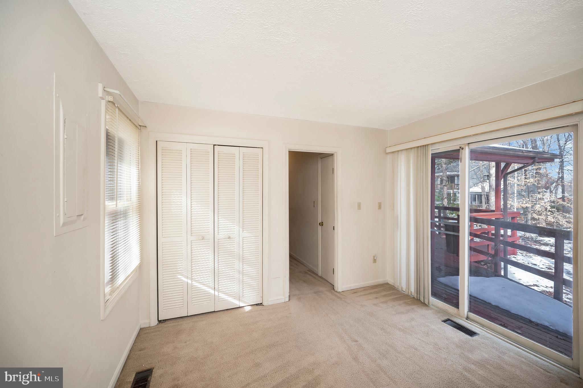 102 Sunset Ct