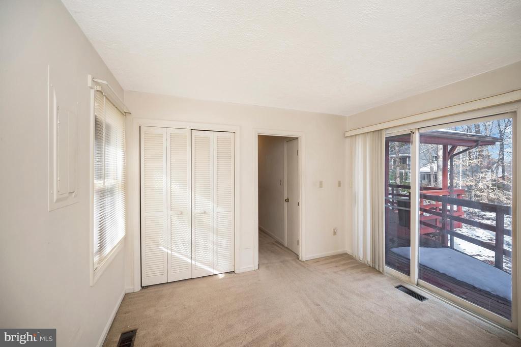 102 Sunset Ct