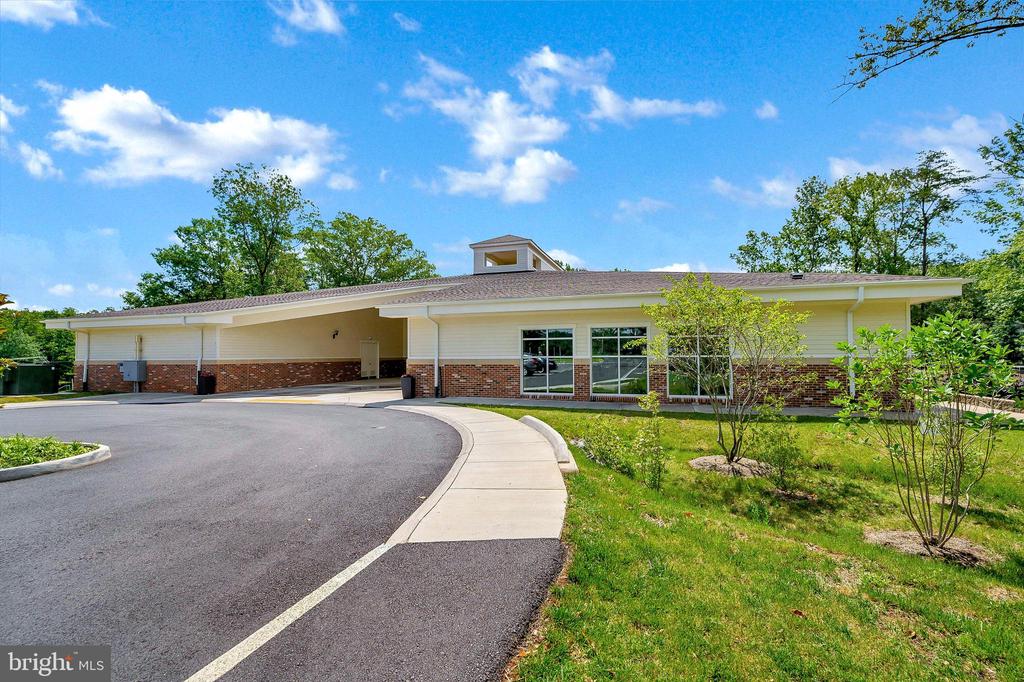 102 Sunset Ct