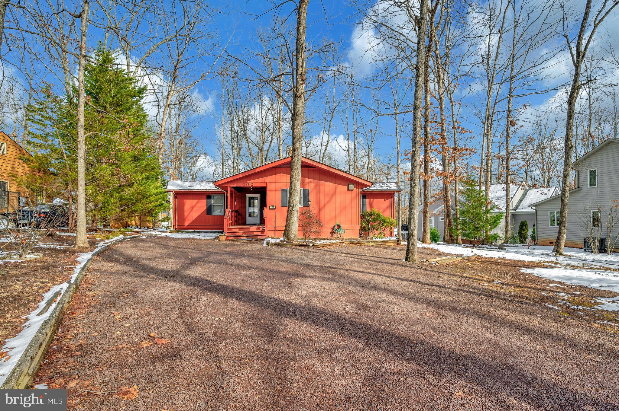 102 Sunset Ct