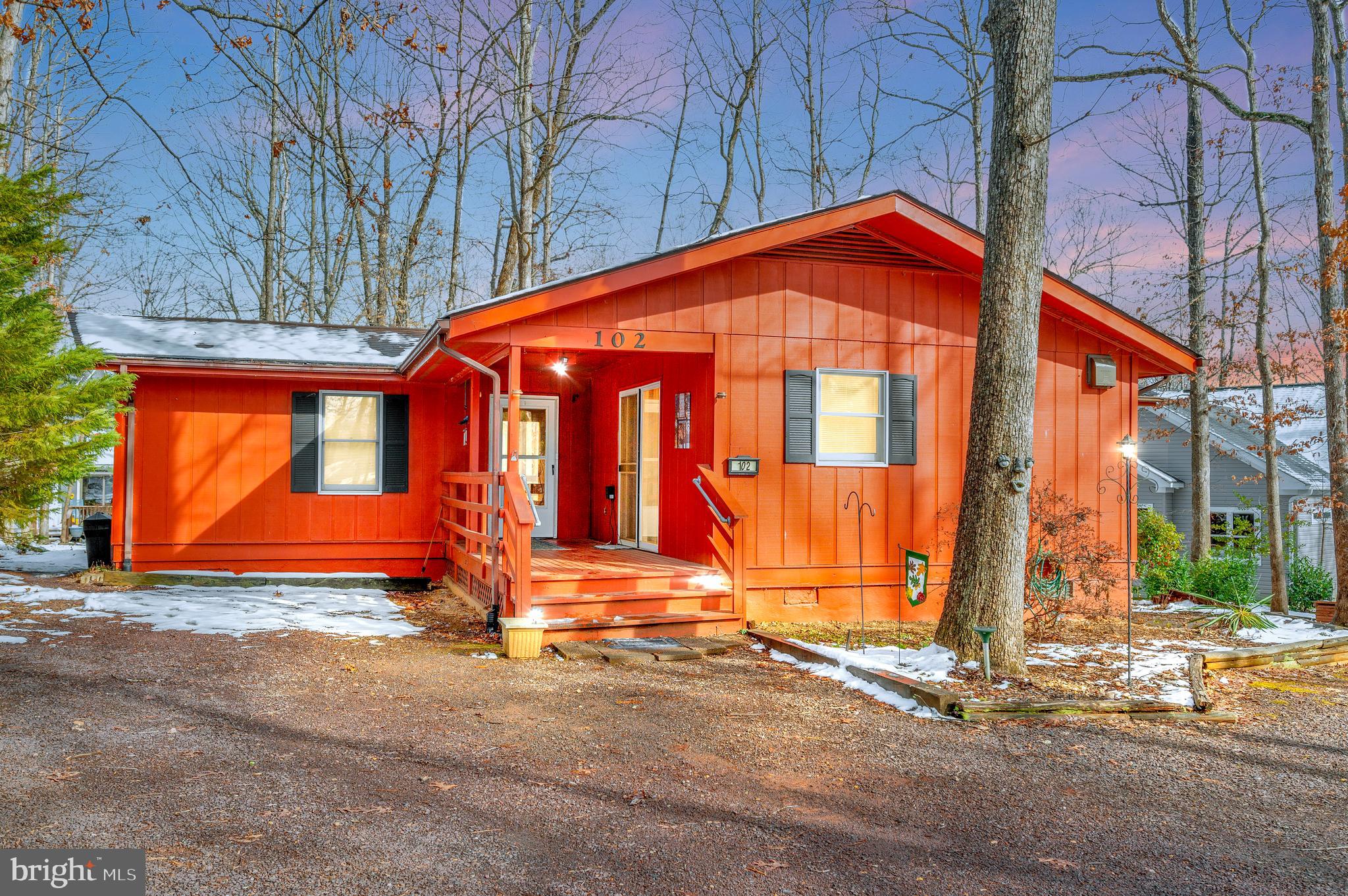 102 Sunset Ct