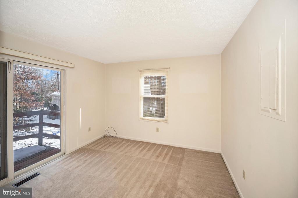 102 Sunset Ct