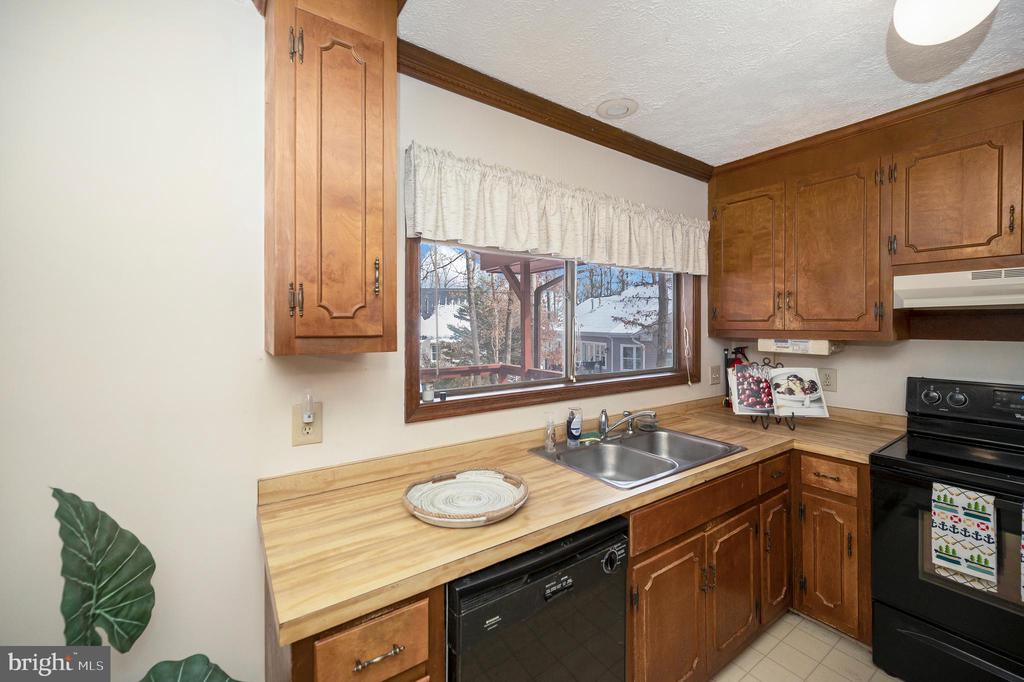 102 Sunset Ct