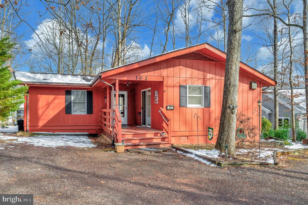 102 Sunset Ct