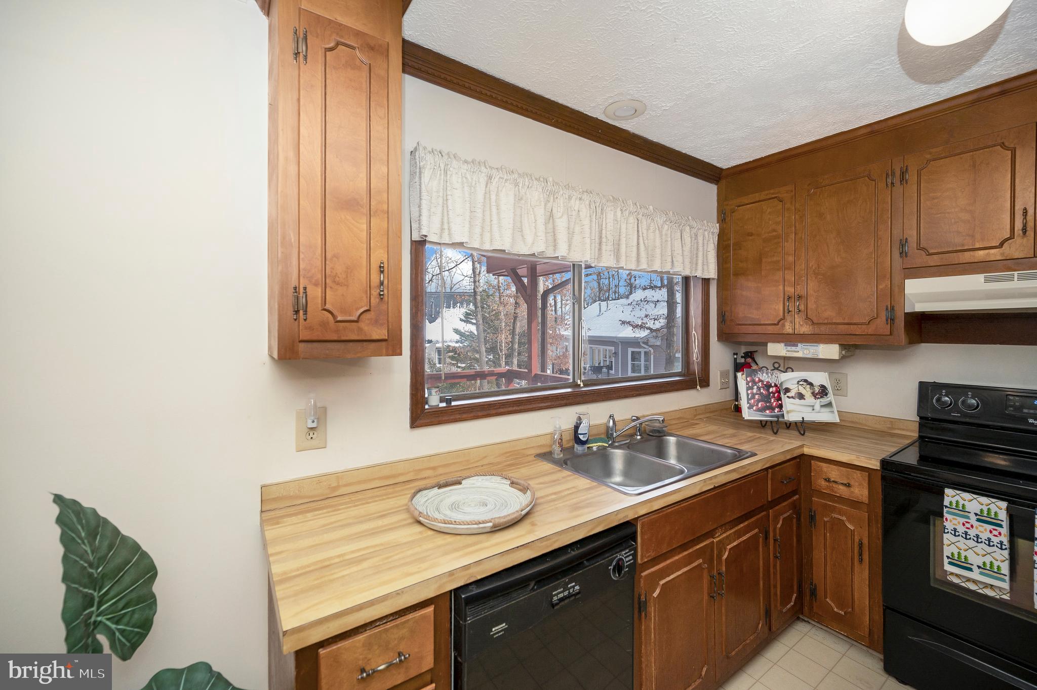 102 Sunset Ct