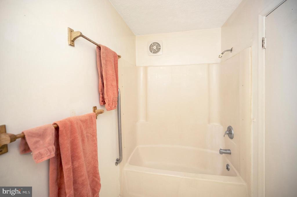 102 Sunset Ct