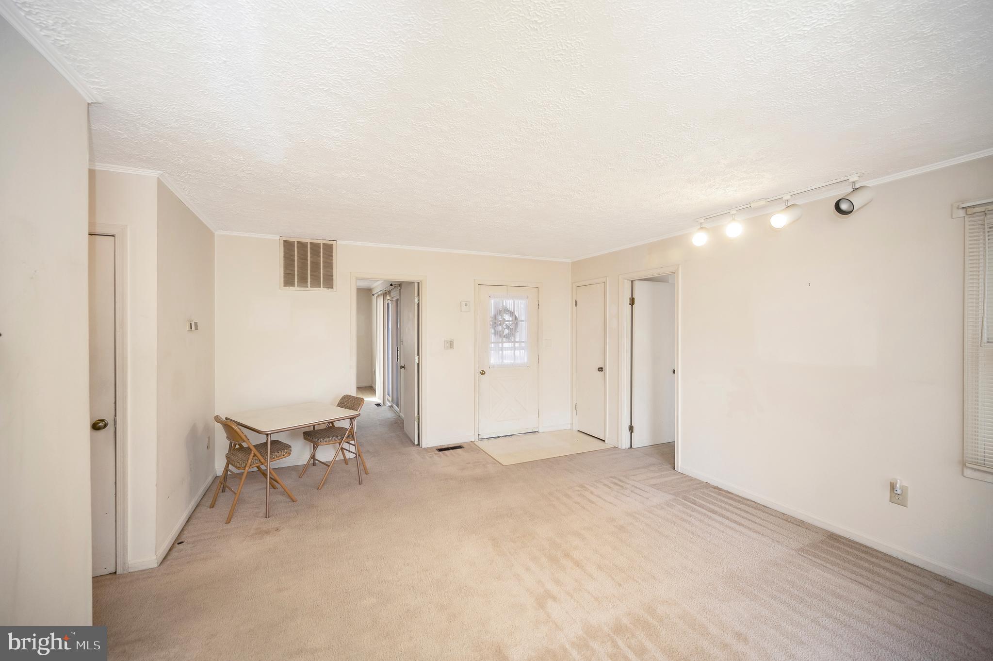 102 Sunset Ct