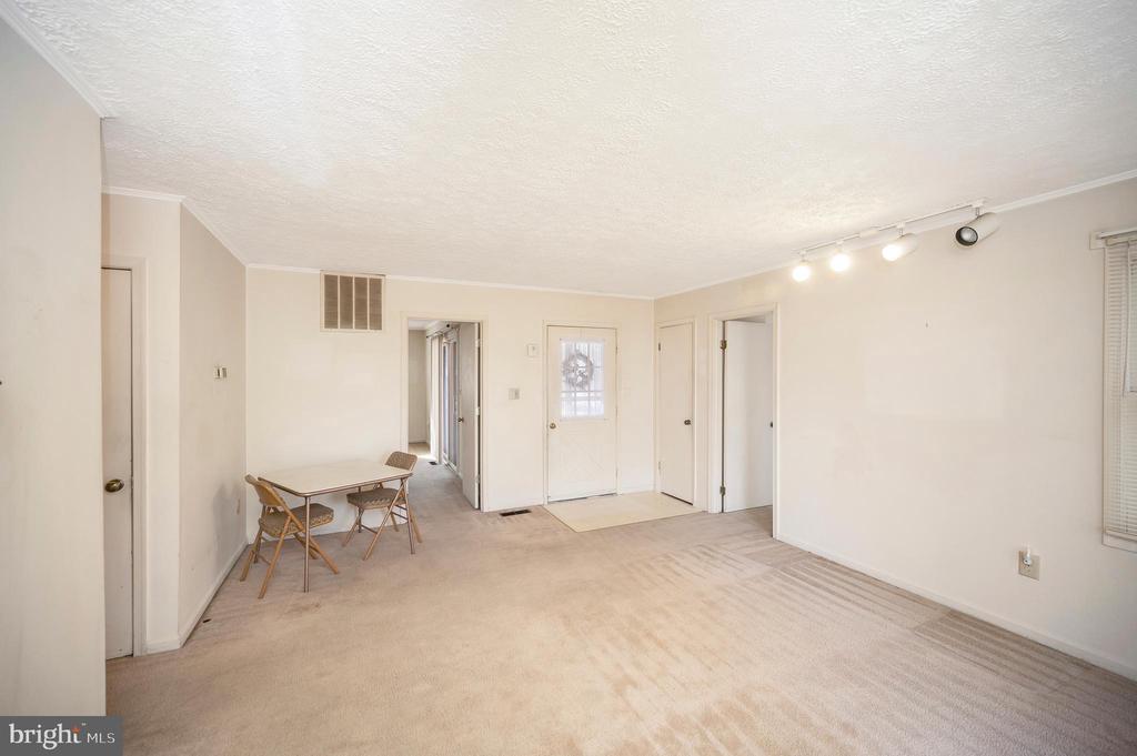 102 Sunset Ct