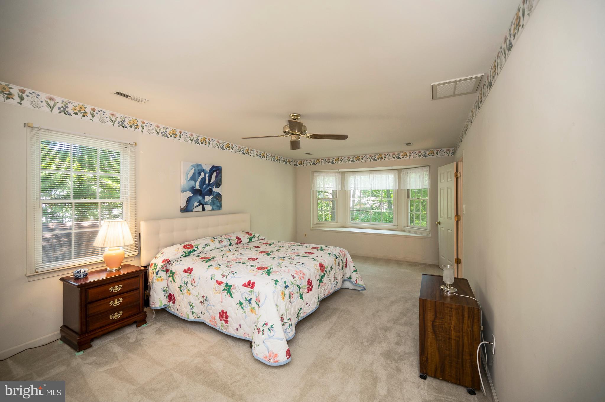 102 Hillside Dr