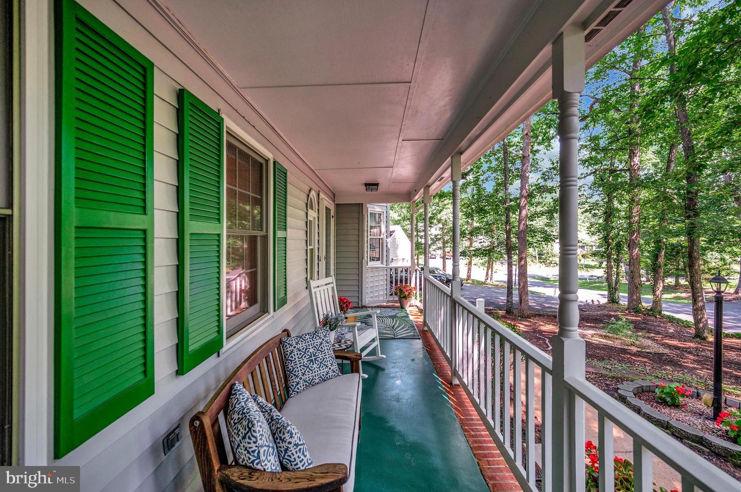 102 Hillside Dr