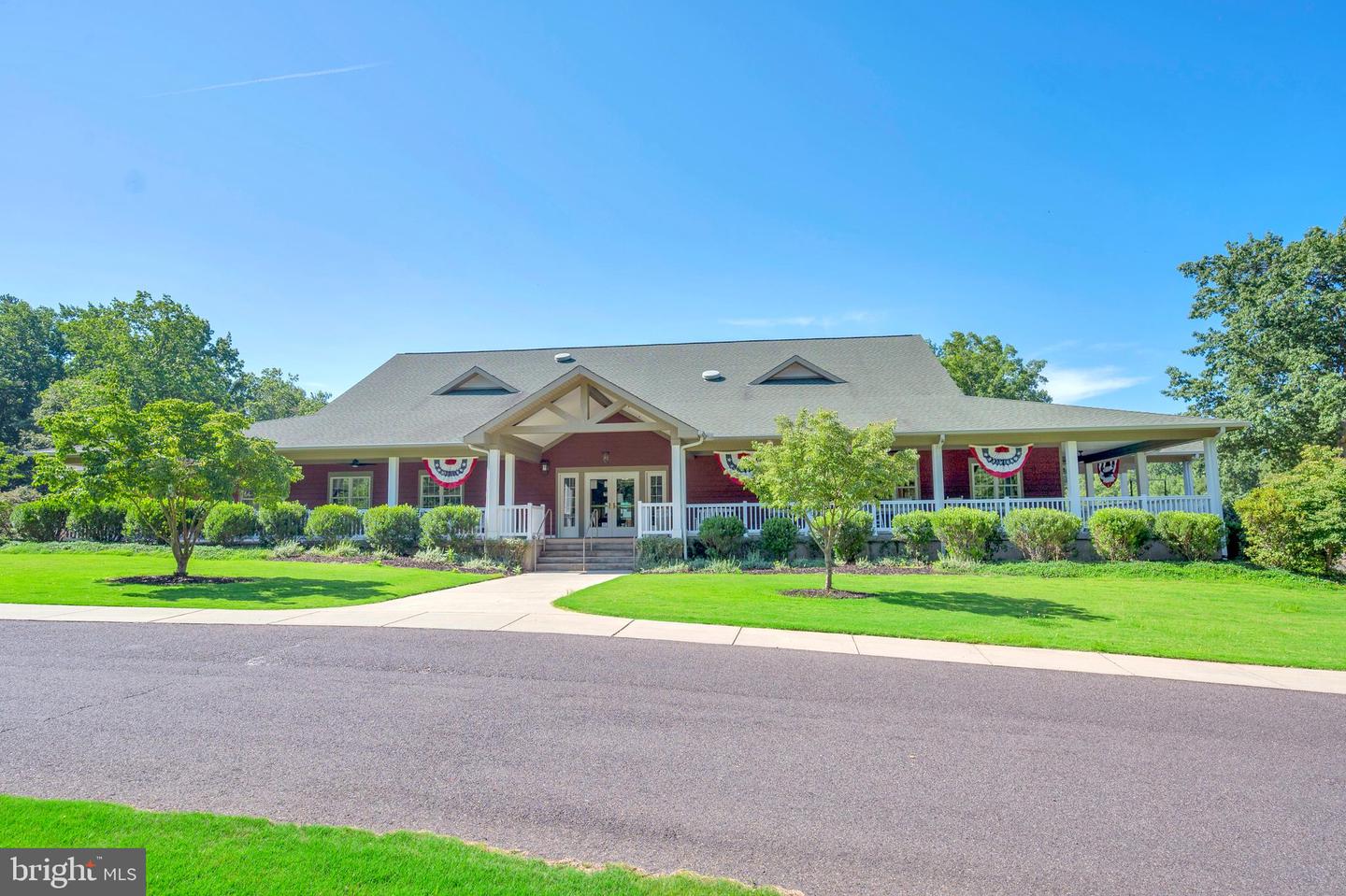 102 Hillside Dr
