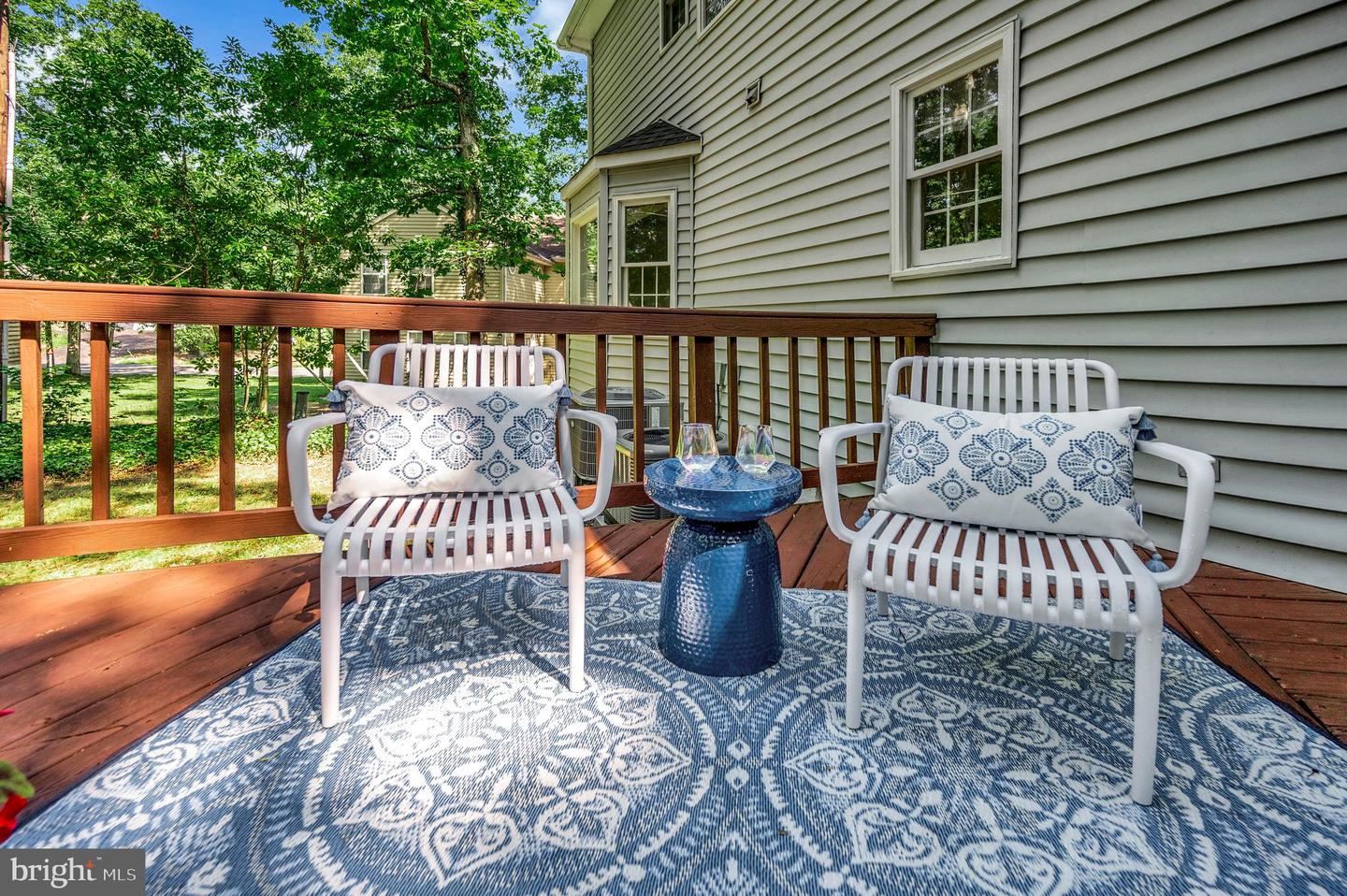 102 Hillside Dr