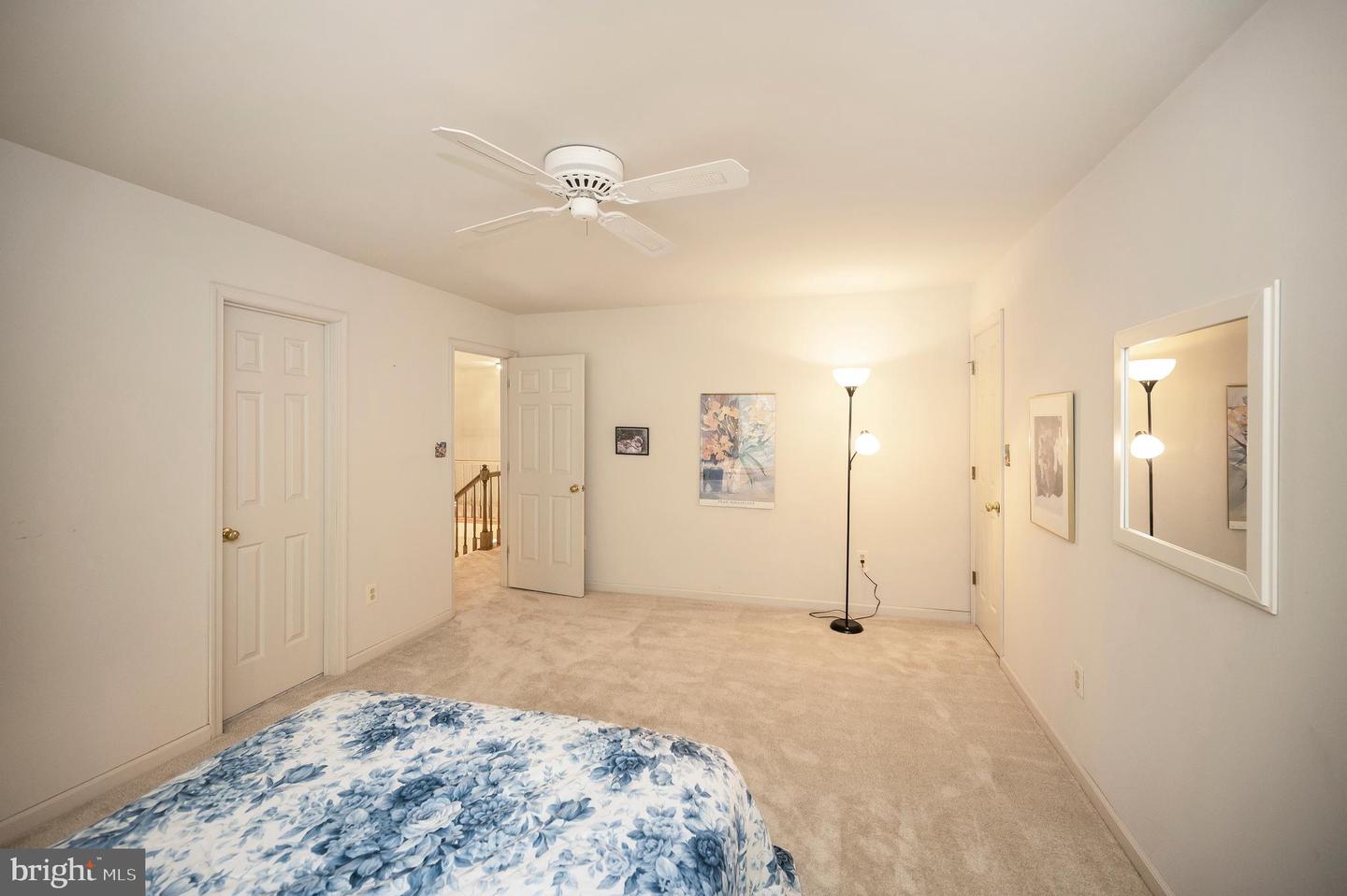 102 Hillside Dr
