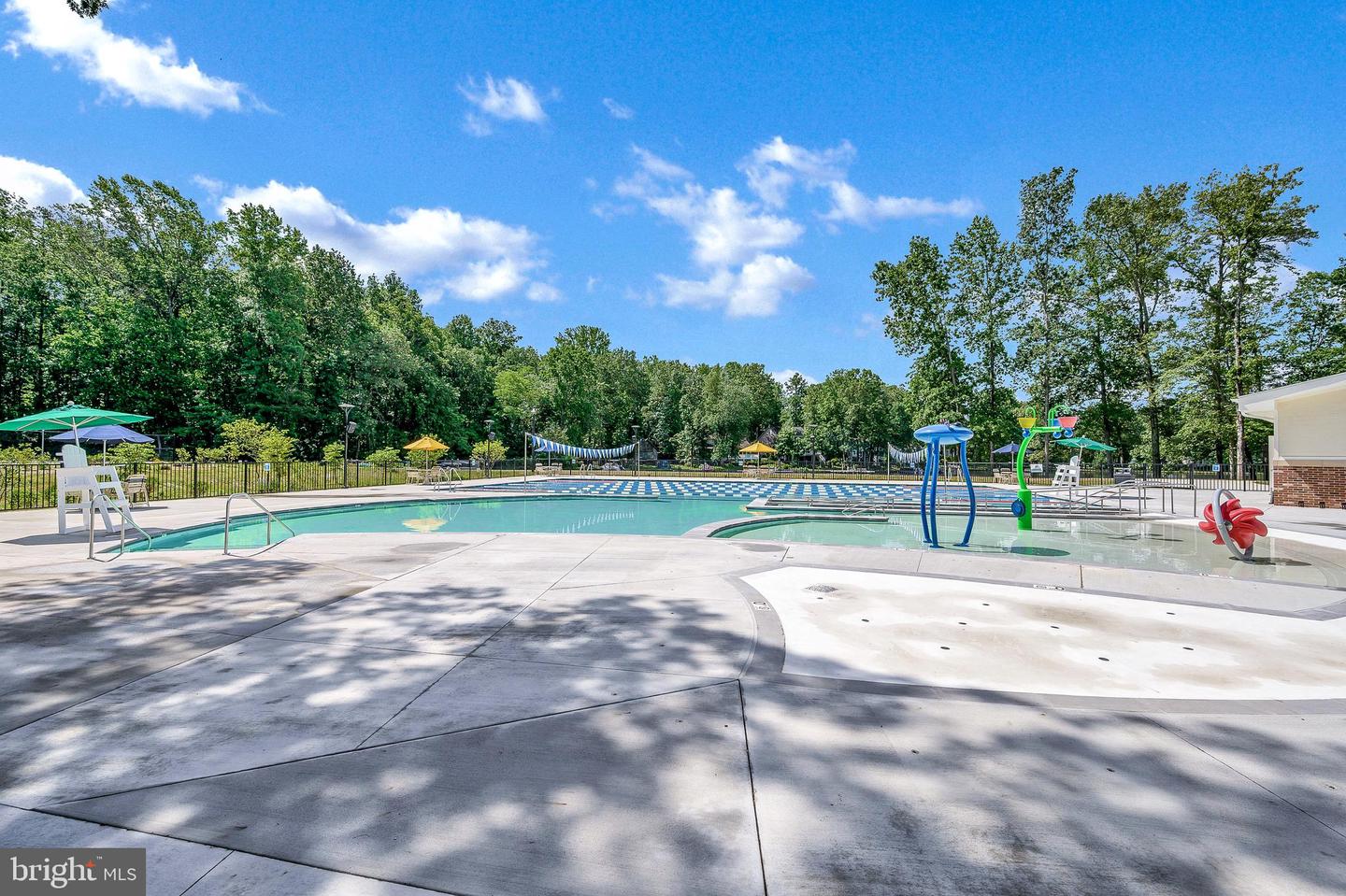 102 Hillside Dr