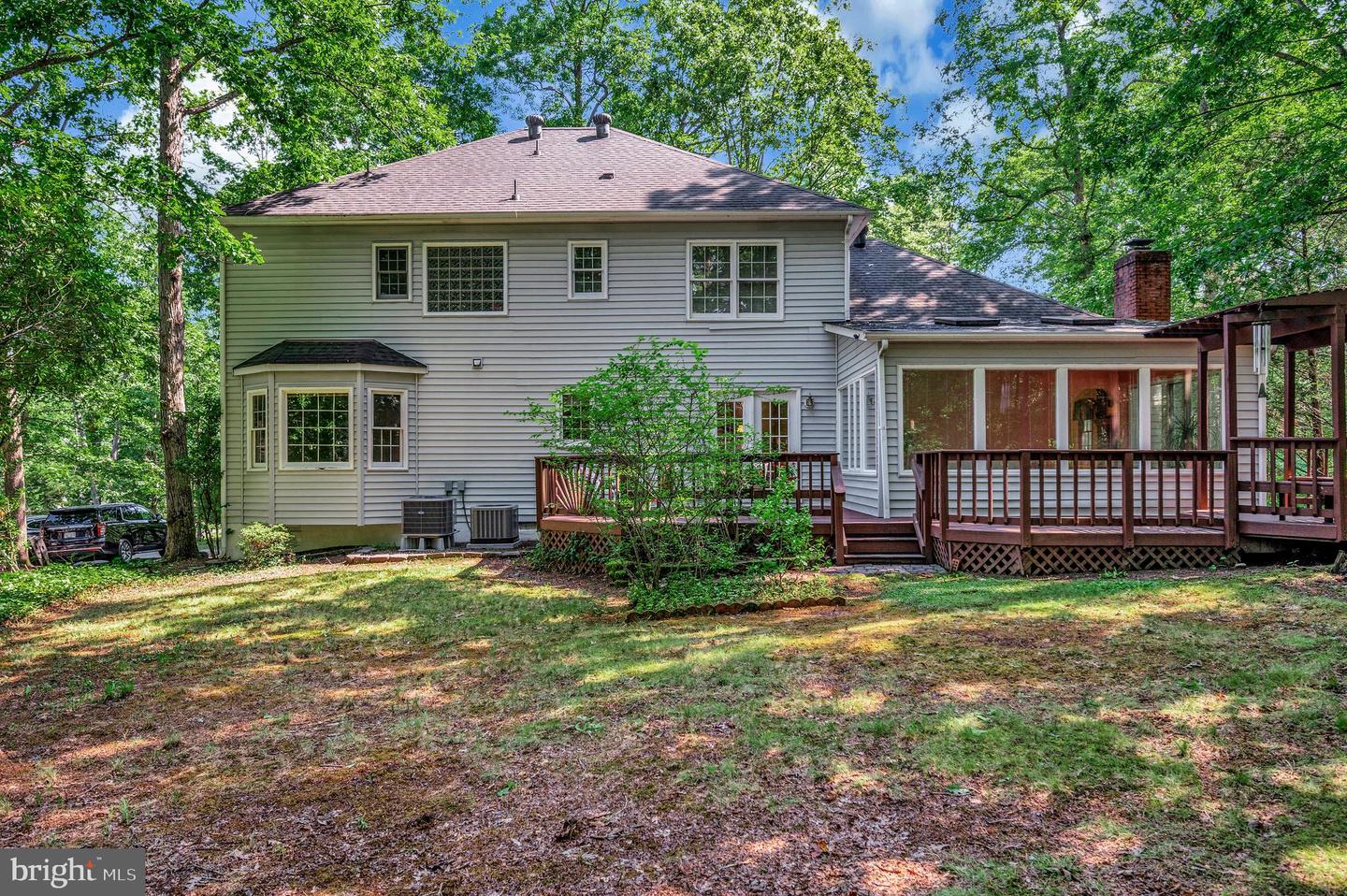 102 Hillside Dr