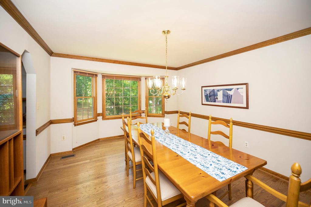102 Hillside Dr