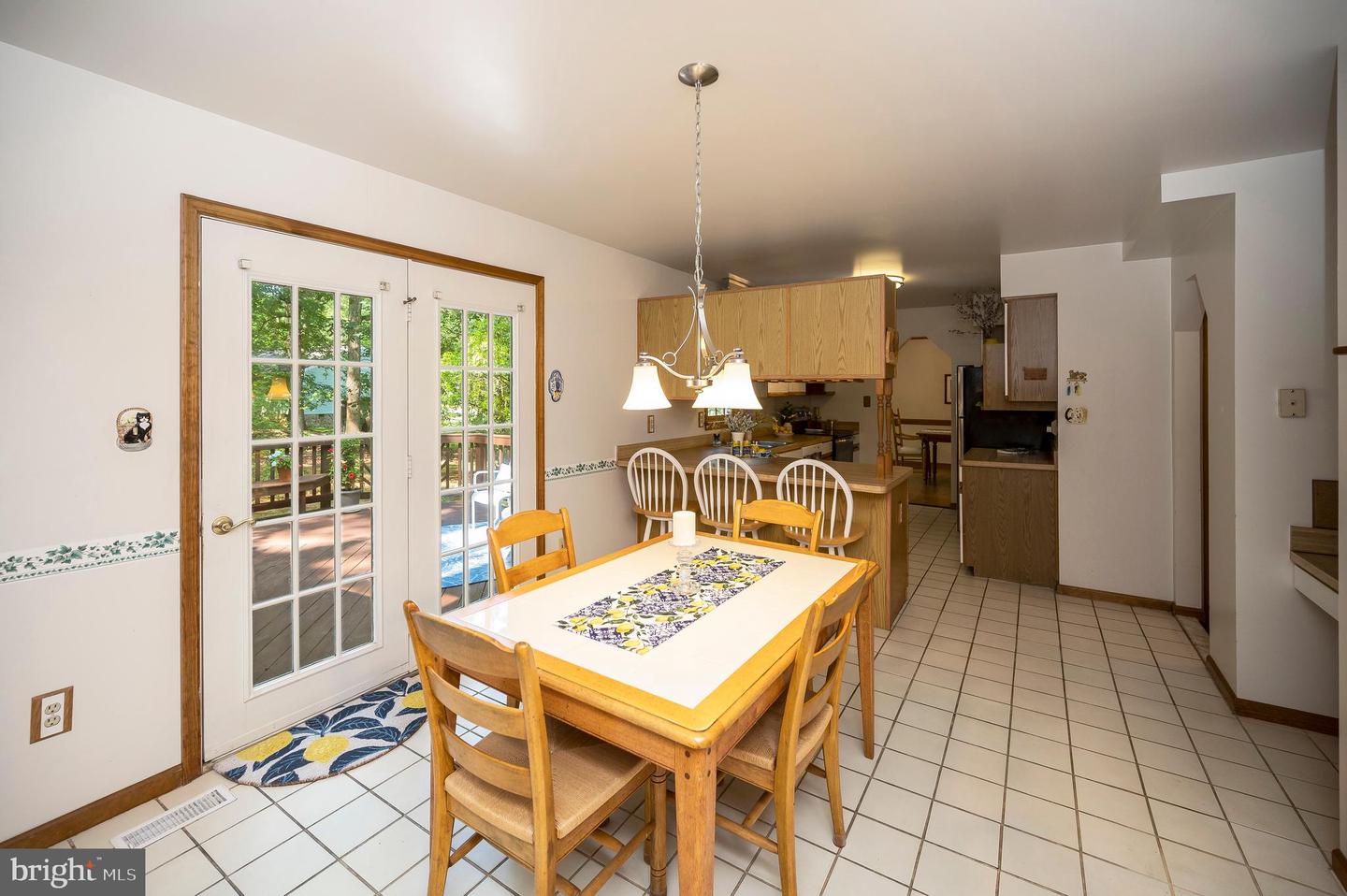 102 Hillside Dr