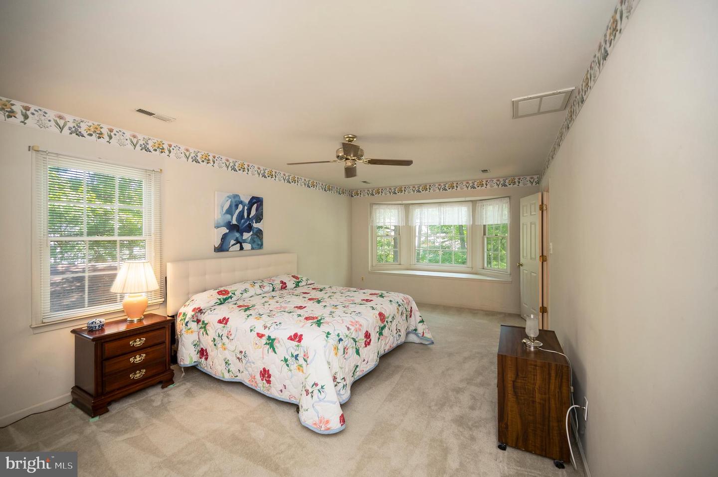 102 Hillside Dr