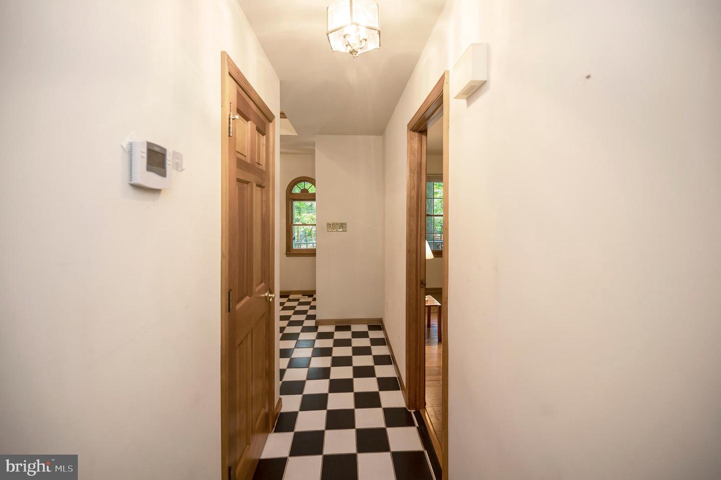 102 Hillside Dr