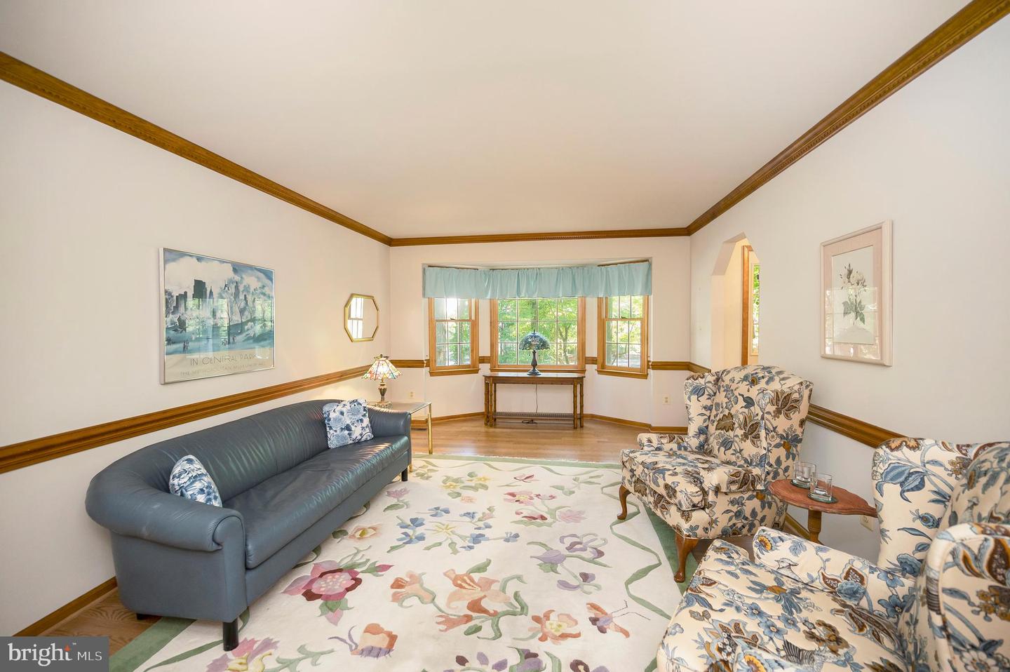 102 Hillside Dr