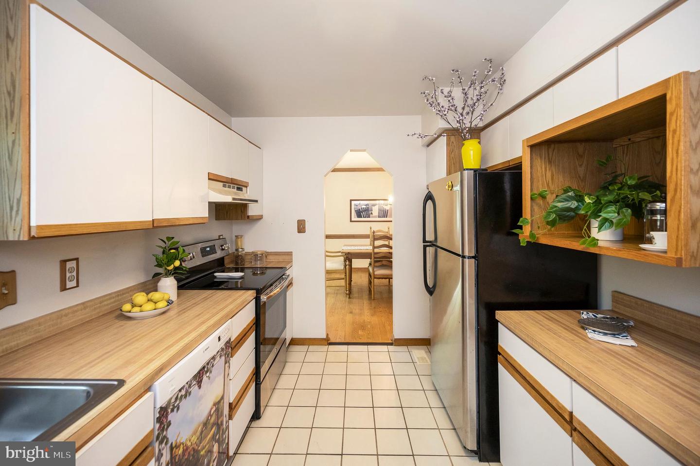 102 Hillside Dr
