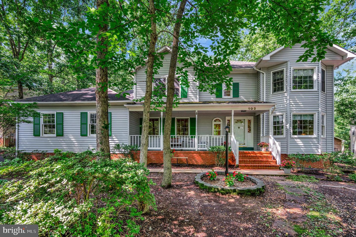 102 Hillside Dr