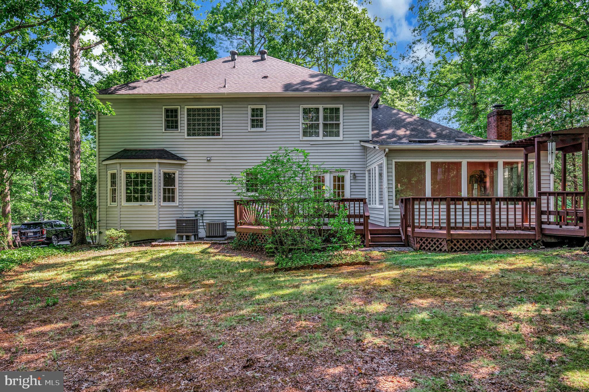 102 Hillside Dr