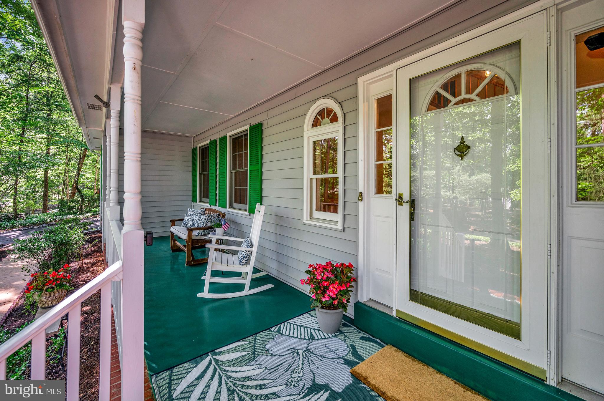 102 Hillside Dr