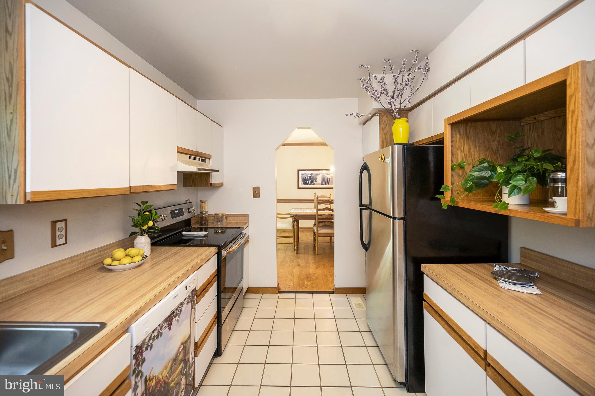 102 Hillside Dr