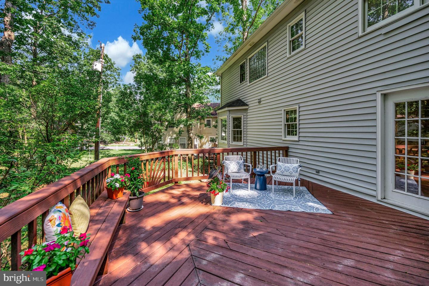 102 Hillside Dr