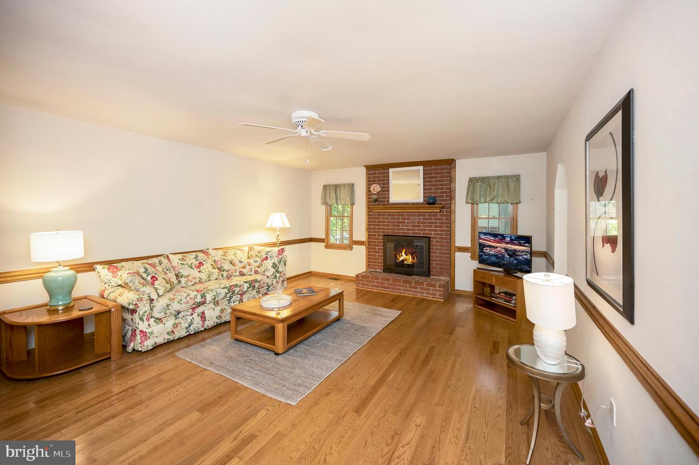 102 Hillside Dr