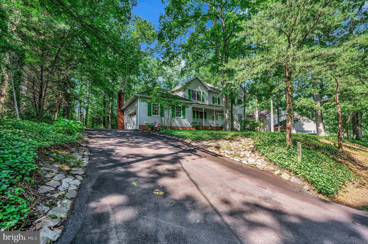 102 Hillside Dr
